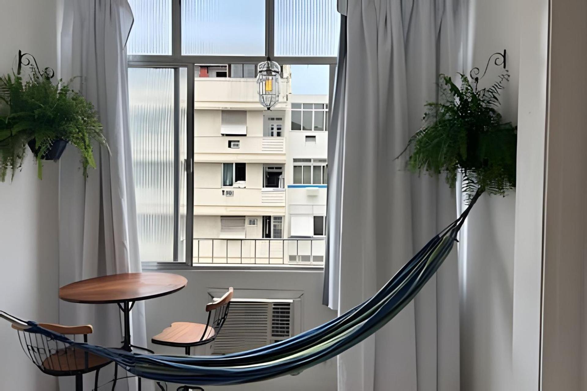 Em Copacabana A 100 Metros Da Apartamento